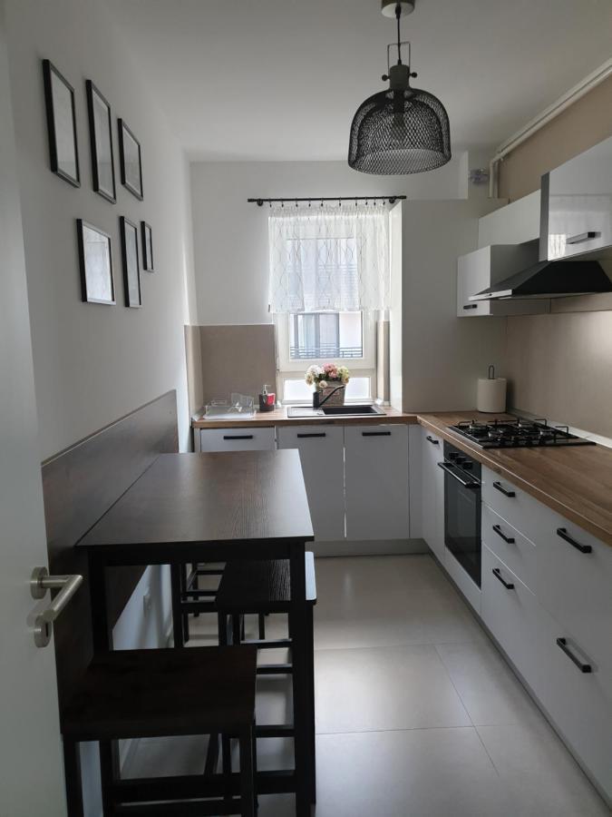 Qualis Apartament2 Lägenhet Braşov Exteriör bild